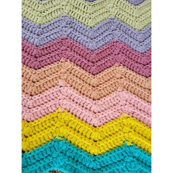Handmade Crochet Afghan Blanket Appox. 54" x 45" Bright Pastel Chevron Pattern - Picture 5 of 7